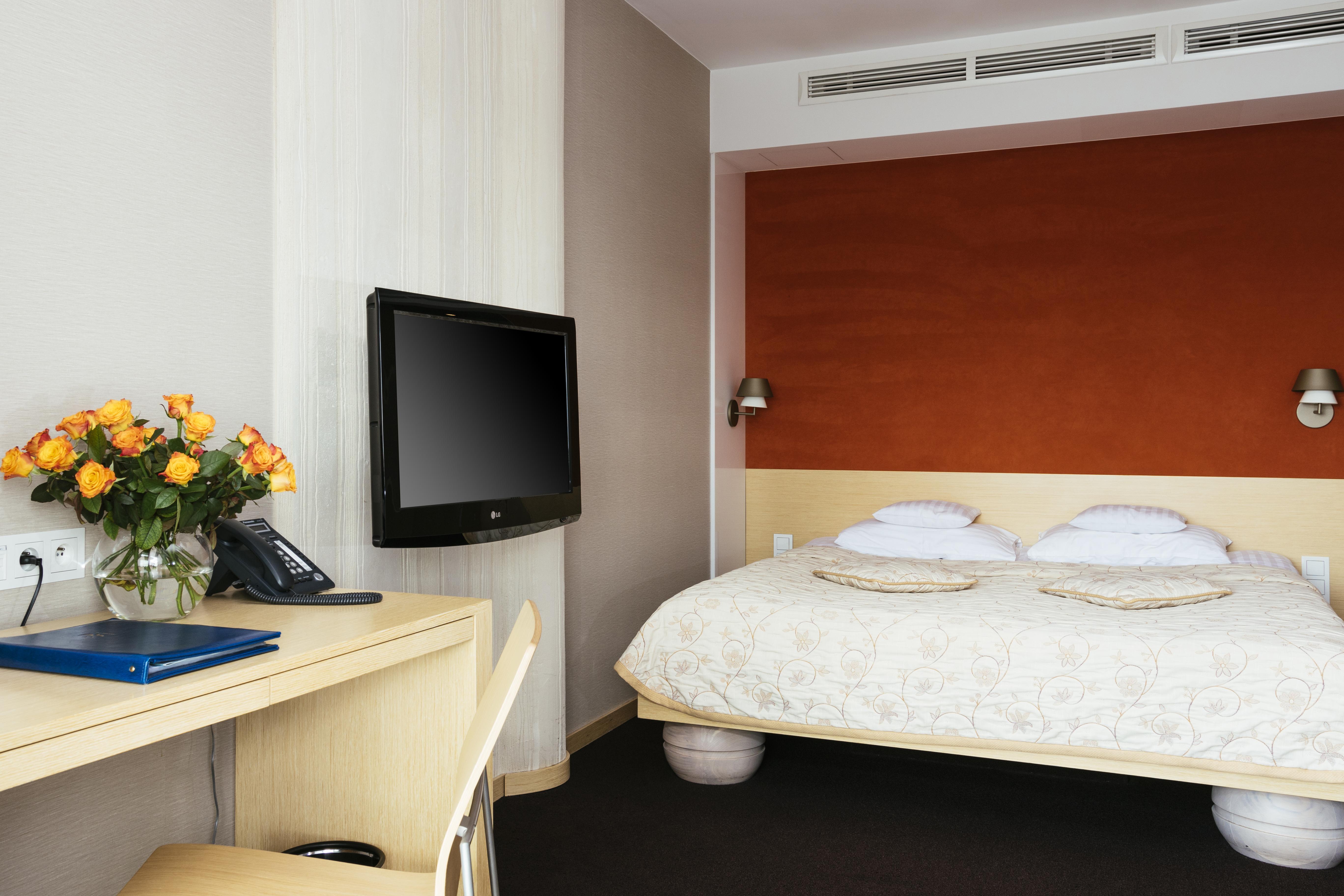 ニビエスキ アート ホテル&スパ クラクフ エクステリア 写真 A typical room at the hotel