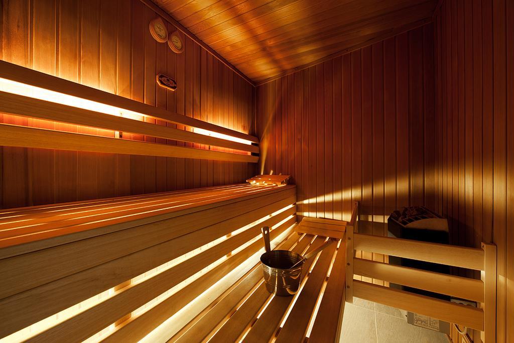 ニビエスキ アート ホテル&スパ クラクフ エクステリア 写真 A modern Finnish sauna