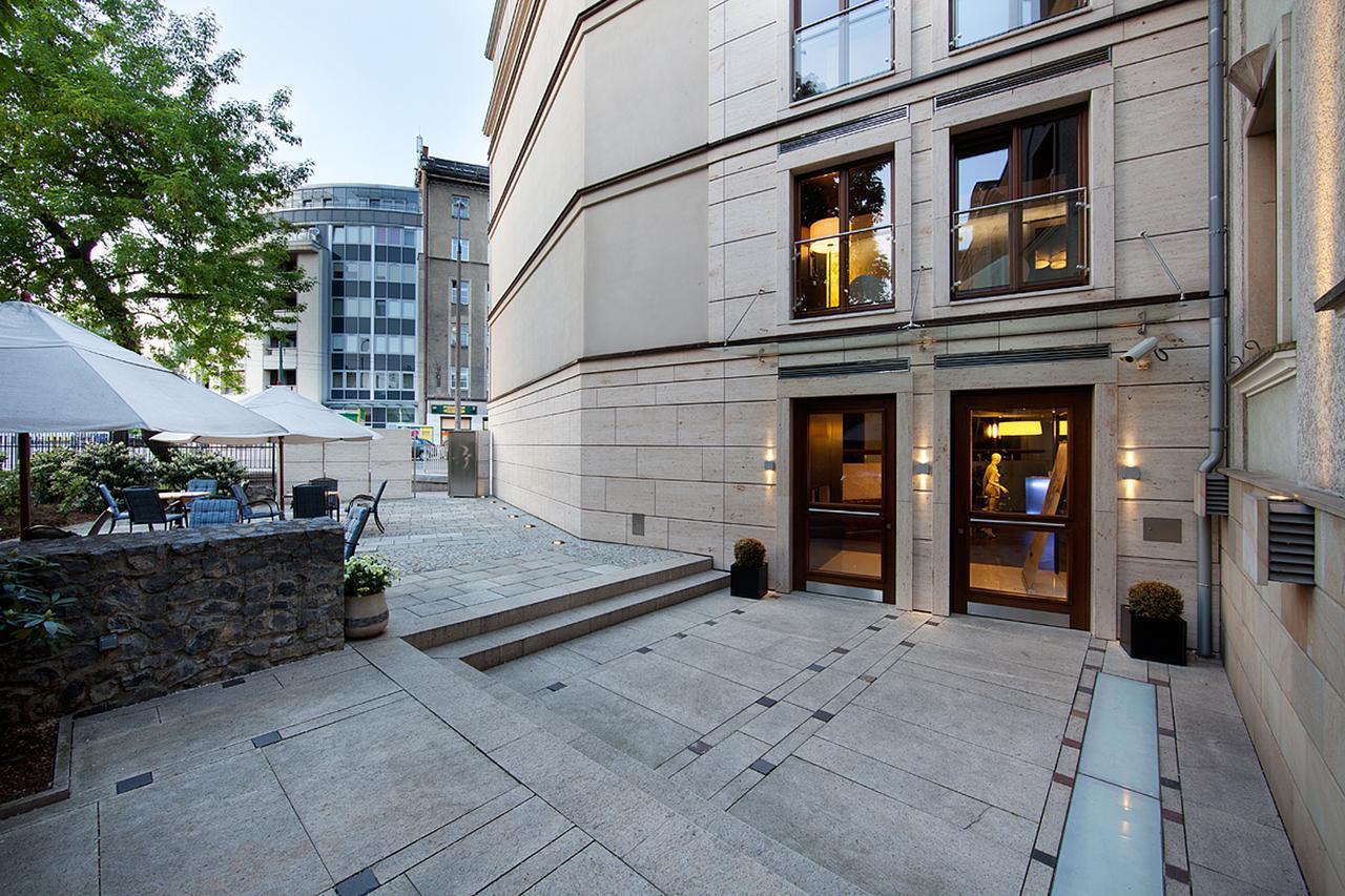 ニビエスキ アート ホテル&スパ クラクフ エクステリア 写真 The courtyard of the hotel
